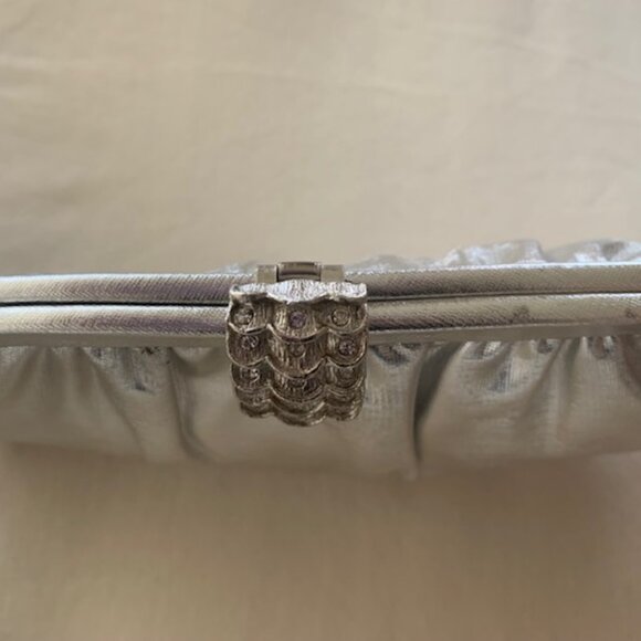 Metallic Silver Retro Evening Clutch With Handle and Jewelled Clasp - Picture 4 of 5